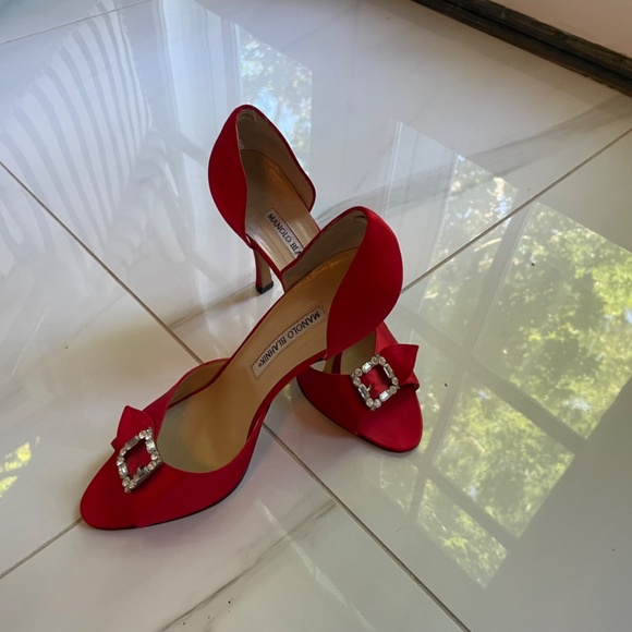 Designer Manolo Blahnik Hangisi Crystal Buckle Red Satin Pump Size 39 Worn Once - Picture 4 of 7